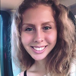 Meet your Posher, Olivia